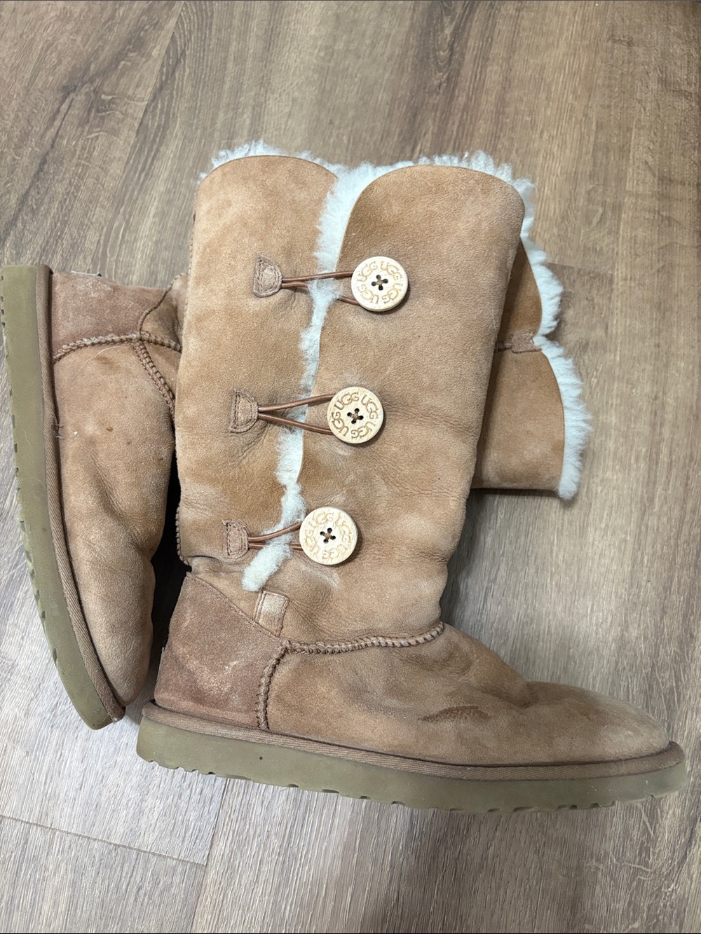 UGG Chestnut Bailey Button Trim Shearling Boots  Size 10